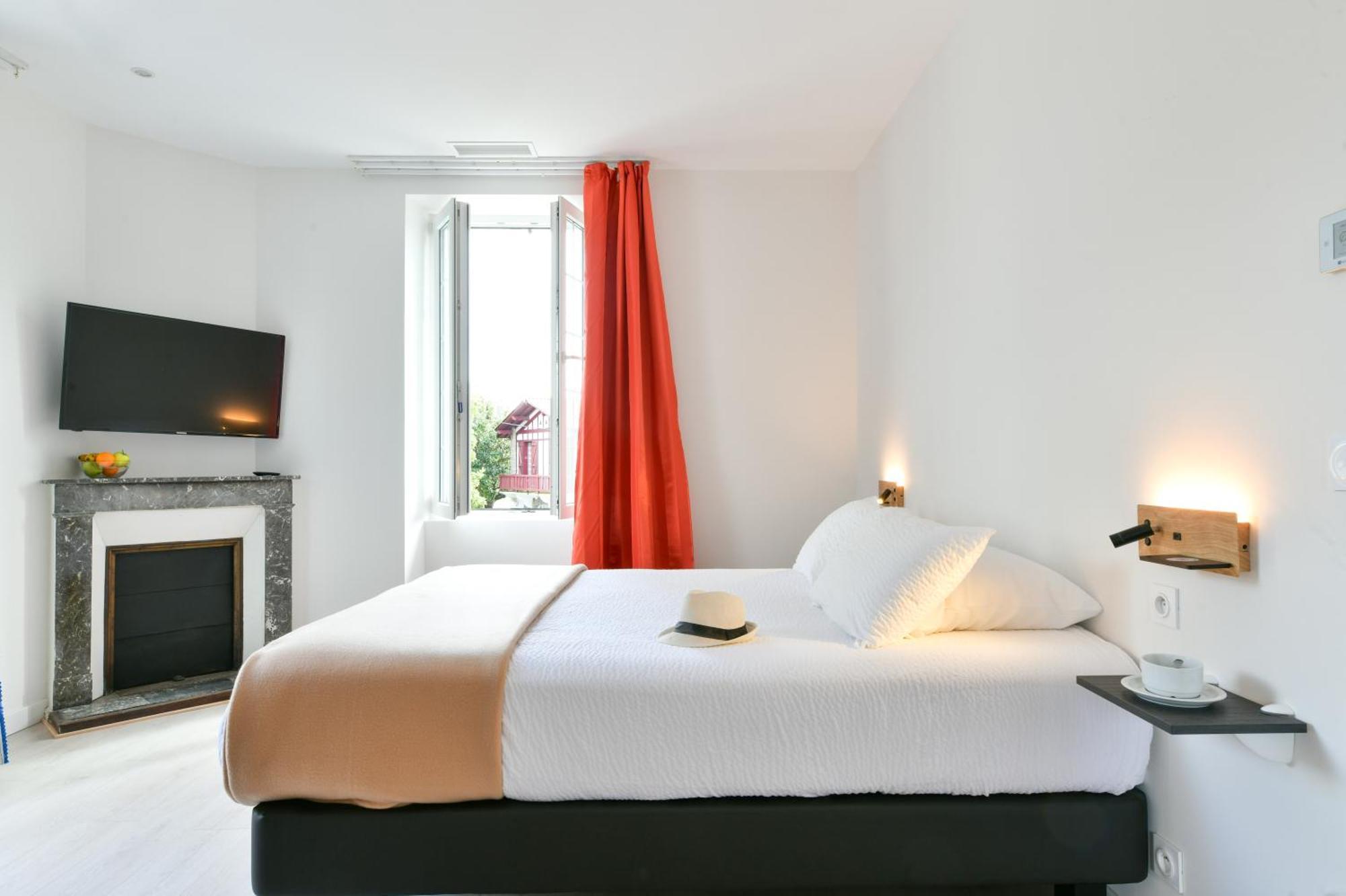 Logis Hotel & Restaurant Bergeret Sport Hendaye Exterior photo