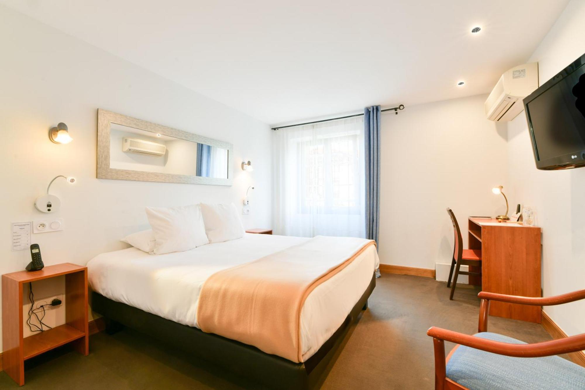 Logis Hotel & Restaurant Bergeret Sport Hendaye Exterior photo